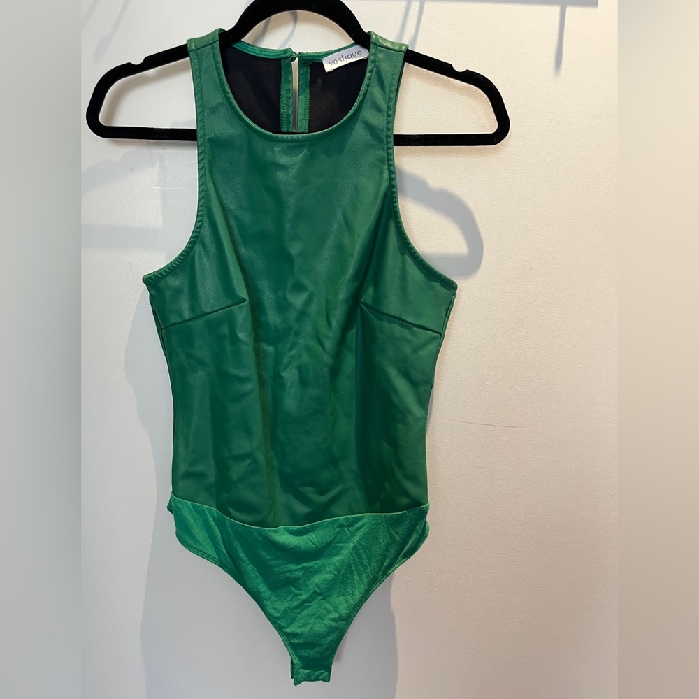 Vestique Invincible Bodysuit - Green
Size small
